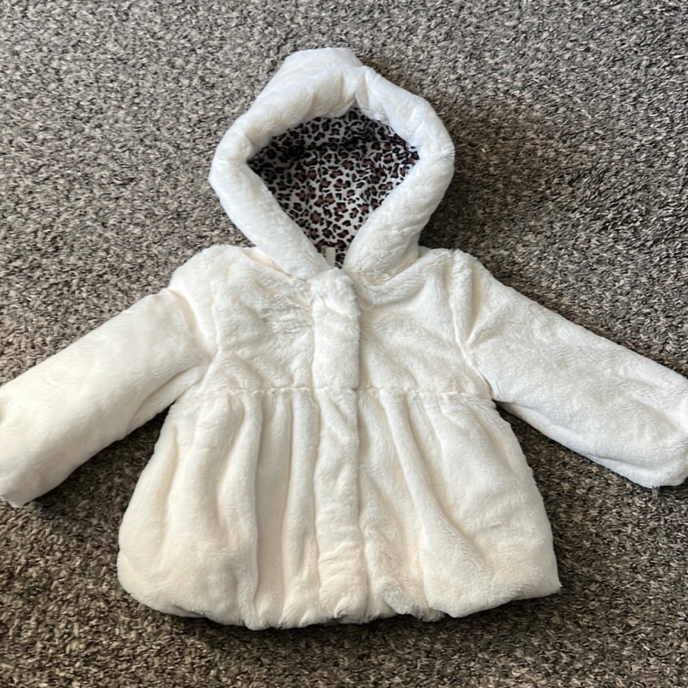 Toddler Girl Faux Fur hooded jacket with pockets Size:2T